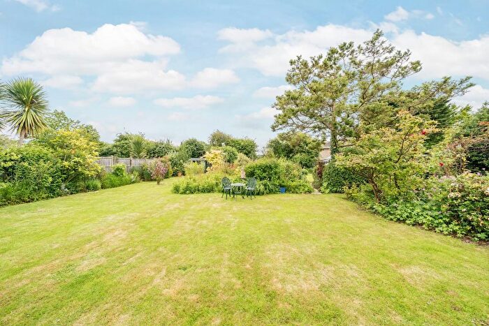 4 Bedroom Detached House For Sale In Havant Road, Hayling Island, PO11