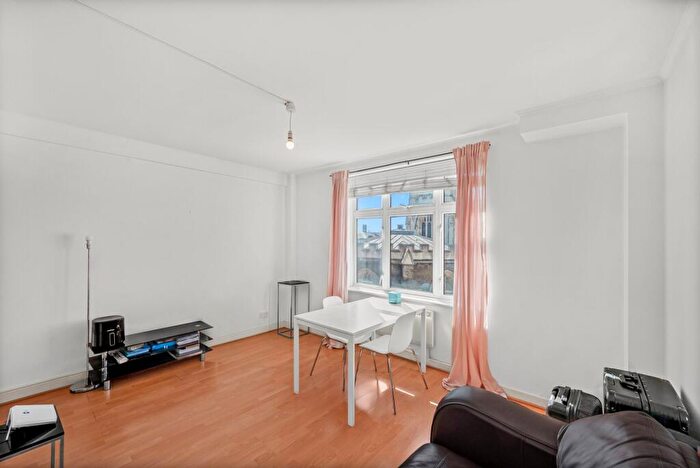 2 Bedroom Flat To Rent In Cliffords Inn, Fetter Lane, EC4A