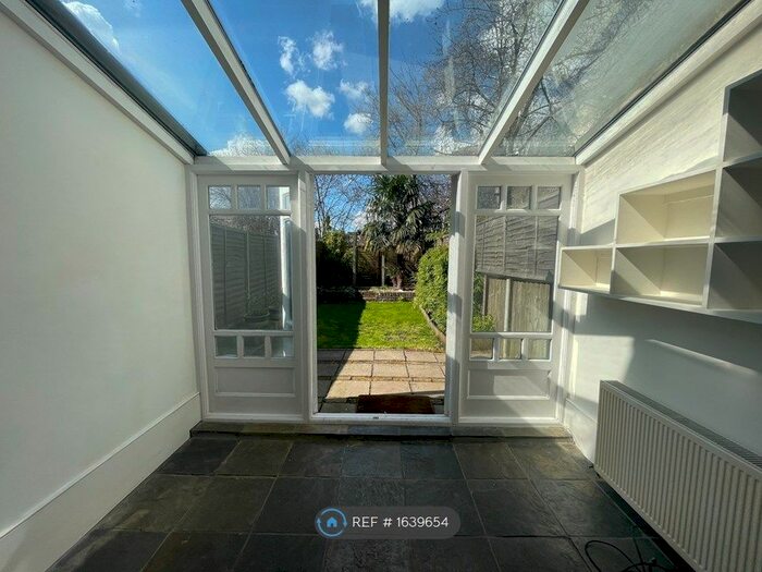 2 Bedroom Flat To Rent In Weston Road, London, W4