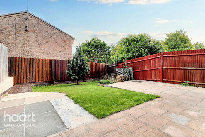 3 Bedroom Link Detached House For Sale In Gatcombe Close, Chatham, ME5