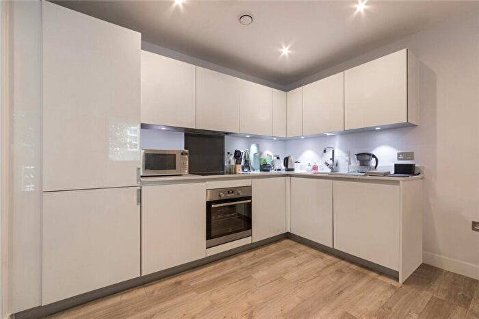 2 Bedroom Flat To Rent In Coombe House, Knapp Road, E3