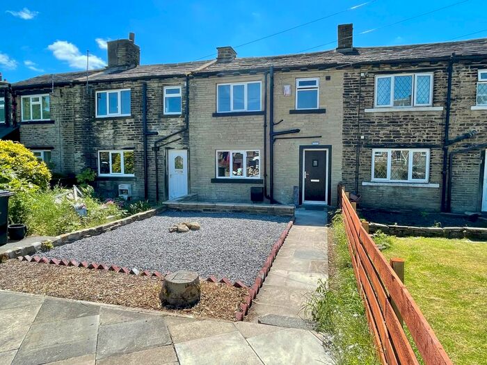 2 Bedroom Terraced House To Rent In Reevy Road, Bradford, West Yorkshire, Uk, BD6