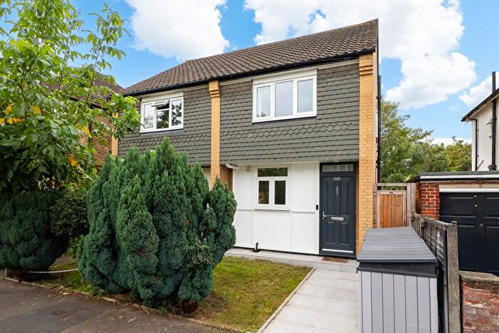 2 Bedroom Semi-detached House For Sale In Norman Road, Sutton, SM1