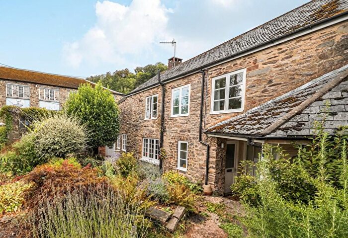 2 Bedroom Semi Detached House For Sale In Chapel Street, Dulverton, TA22