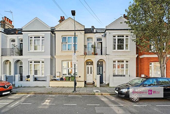 2 Bedroom Flat For Sale In Fabian Road, Fulham, SW6