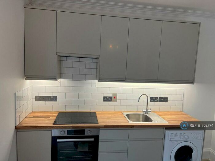 1 Bedroom Flat To Rent In Basingstoke Road, Reading, RG2