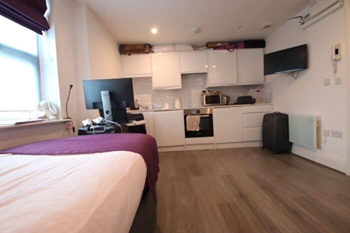 Studio To Rent In Finchley Road, London, NW3