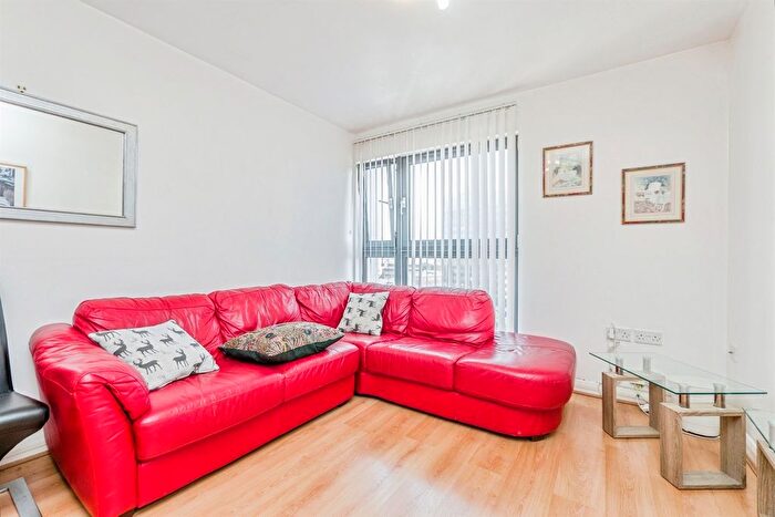 1 Bedroom Flat For Sale In Landmark Place, Cardiff, CF10