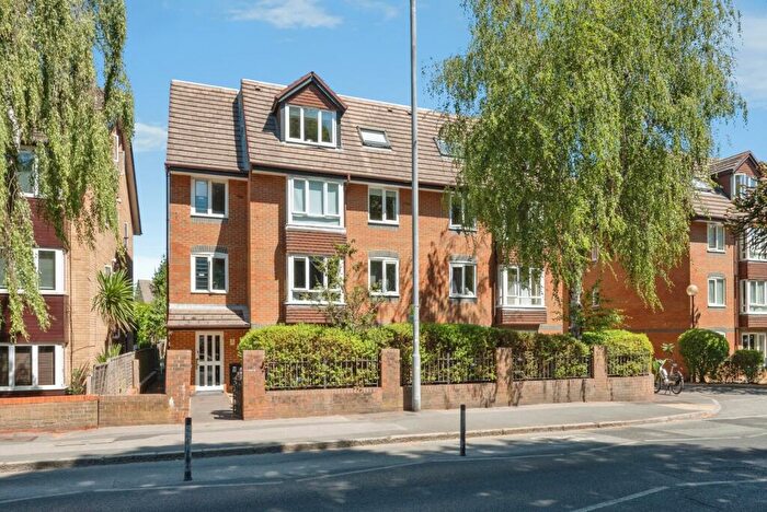 1 Bedroom Apartment For Sale In Kingston Lodge, New Malden, KT3