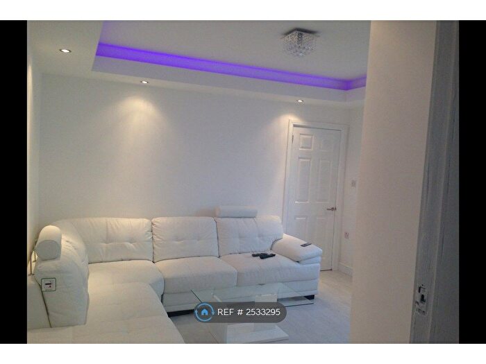 3 Bedroom Semi-Detached House To Rent In Oak Hill, Wolverhampton, WV3