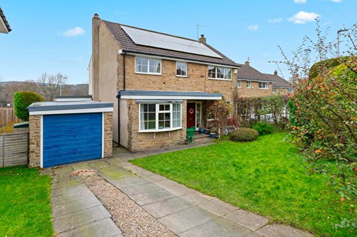 4 Bedroom Detached House For Sale In Dale View, Ilkley, West Yorkshire, LS29