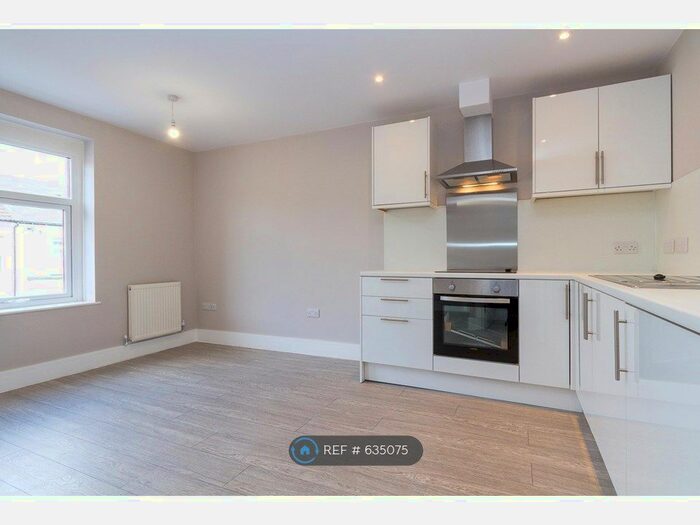 2 Bedroom Flat To Rent In Covney Street, Cardiff, CF24
