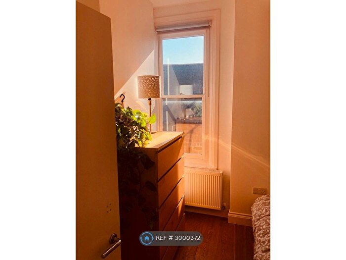 2 Bedroom Flat To Rent In Acre Road, Kingston Upon Thames, KT2