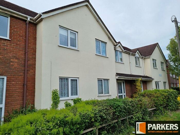 2 Bedroom Flat To Rent In Royston Court, Totton, SO40