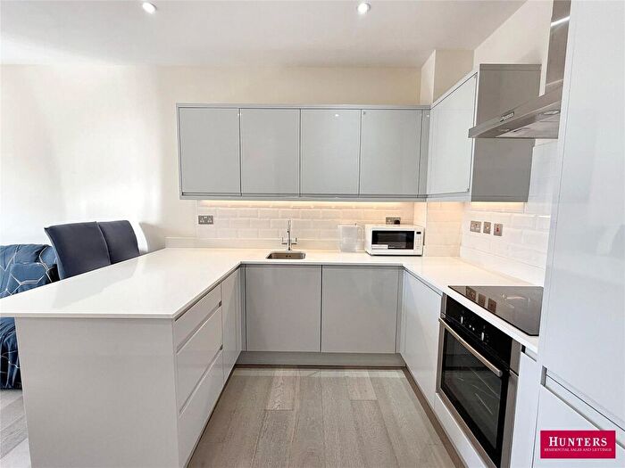 2 Bedroom Apartment For Sale In Station Road, Barnet, EN5