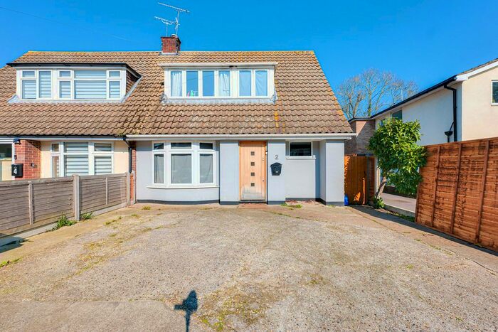 3 Bedroom Semi-Detached House To Rent In The Ridings, Rochford, SS4