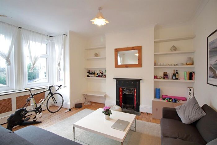2 Bedroom Flat To Rent In Sudbourne Road, London, SW2