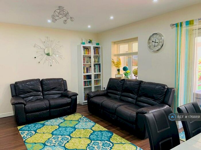 3 Bedroom Semi-Detached House To Rent In Collerne Street, Romford, RM3