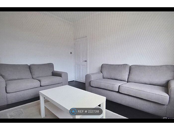 2 Bedroom Maisonette To Rent In Radbourne Road, London, SW12