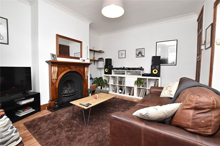 1 Bedroom Terraced House For Sale In Autumn Avenue, Leeds, West Yorkshire, LS6