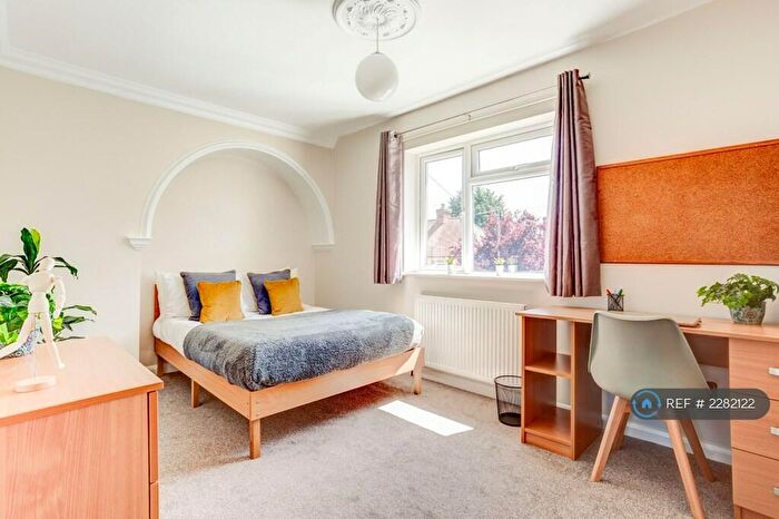 5 Bedroom Semi-Detached House To Rent In Durham Close, Guildford, GU2