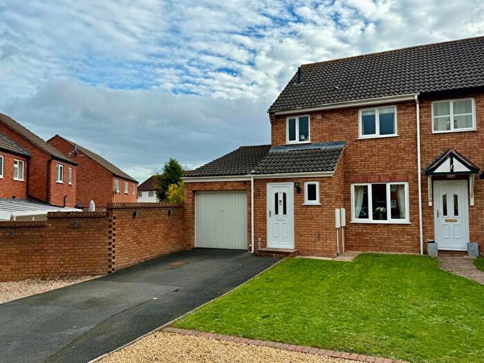 3 Bedroom End Of Terrace House For Sale In Grantham Close, Belmont, HR2