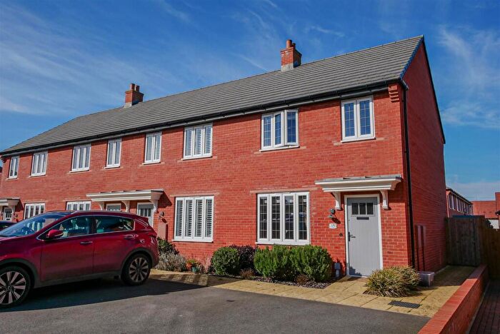 3 Bedroom End Of Terrace House For Sale In Rosemoor Drive, Watlington, OX49