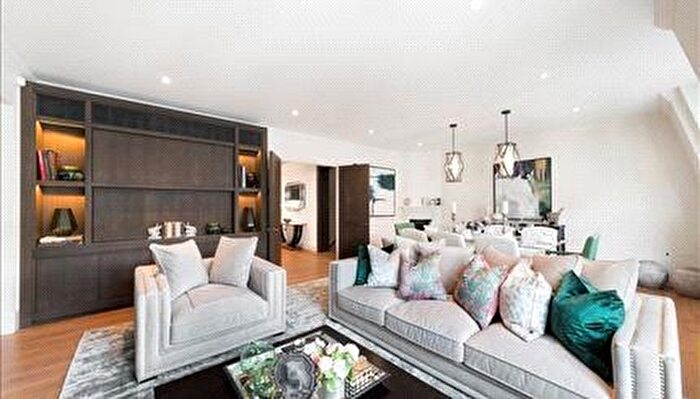 3 Bedroom Flat To Rent In Duke Street, Mayfair, W1K