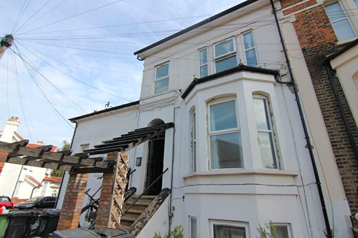 1 Bedroom Flat To Rent In South Birkbeck Road, London, E11