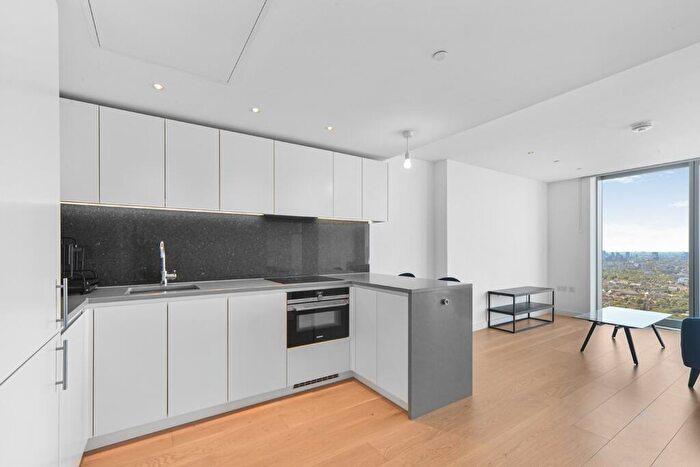 Flat To Rent In Landmark Pinnacle, Marsh Wall, E14