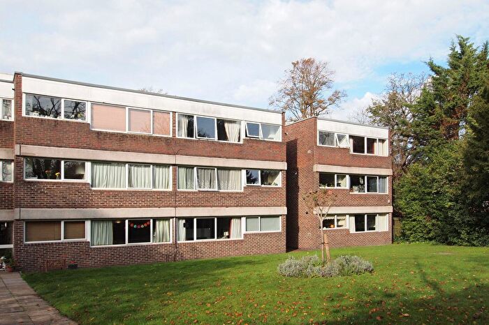 2 Bedroom Flat For Sale In Chessington Road, Epsom, KT17