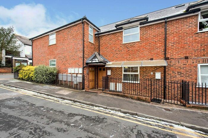 1 Bedroom Flat To Rent In Armstrong Road, Englefield Green, Egham, Surrey, TW20