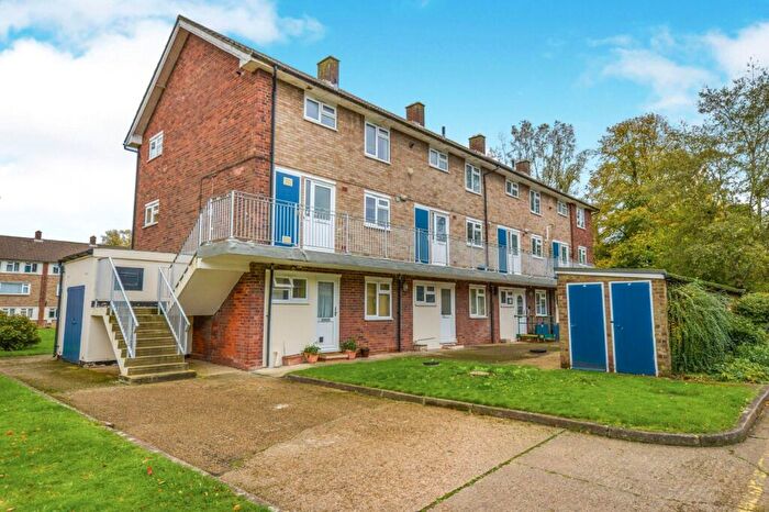 2 Bedroom Maisonette For Sale In Hughenden Road, St. Albans, Hertfordshire, AL4