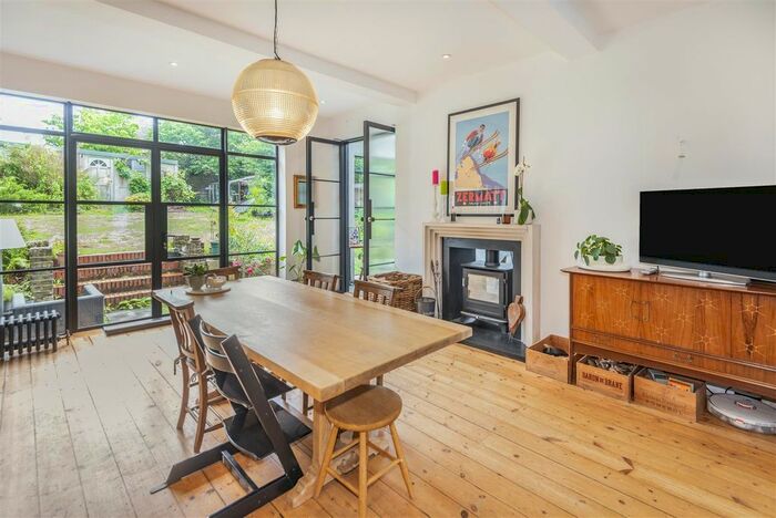 5 Bedroom Detached House For Sale In Cedars Avenue, Rickmansworth, WD3