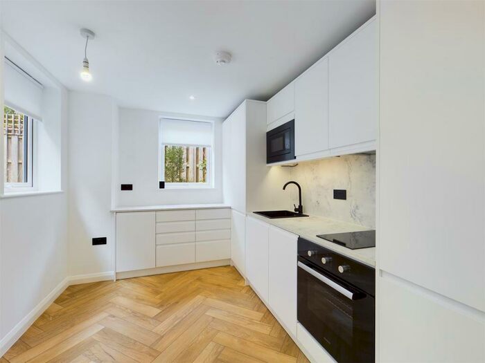 1 Bedroom Flat To Rent In Faygate, Horsham, RH12