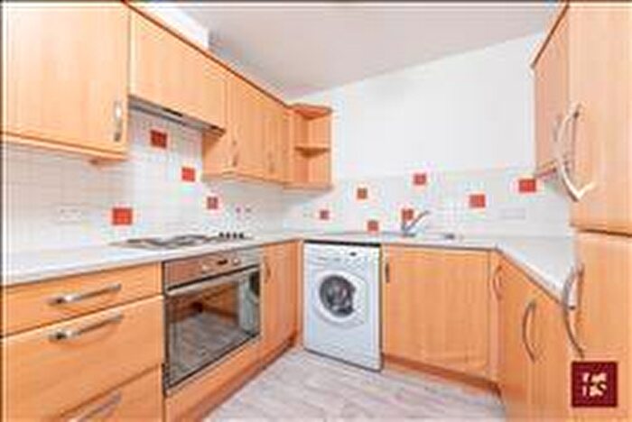 2 Bedroom Apartment To Rent In Pinewood Avenue, Crowthorne, Berkshire, RG45