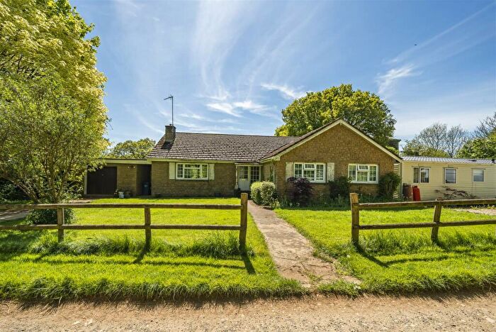 3 Bedroom Detached Bungalow For Sale In Hook Norton, Banbury, OX15
