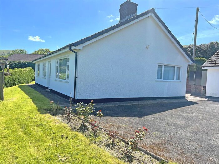 3 Bedroom Detached Bungalow For Sale In Llanbrynmair, SY19