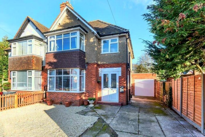 3 Bedroom Semi-Detached House To Rent In Tamarisk Avenue, Reading, Berkshire, RG2