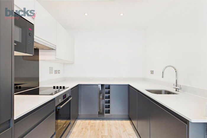 2 Bedroom Apartment For Sale In Wycombe Road, Saunderton, High Wycombe, Buckinghamshire, HP14