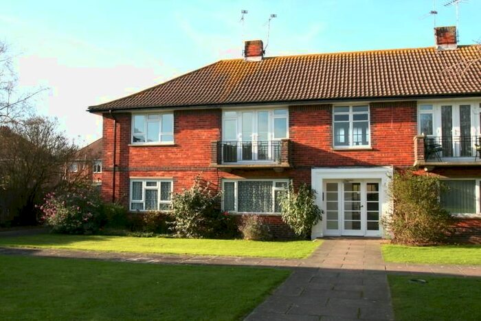 2 Bedroom Flat To Rent In Parkside Court, Meadow Way, Littlehampton, West Sussex BN17