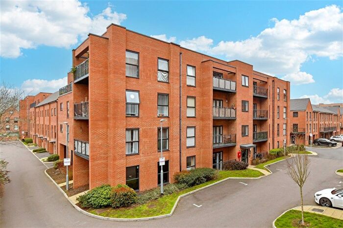 1 Bedroom Flat For Sale In Rayon Close, Wallington, Surrey, SM6