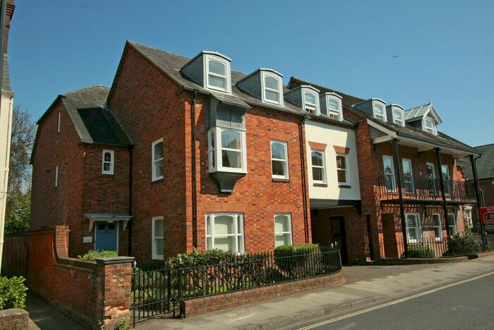 1 Bedroom Flat To Rent In Gosport Street, Lymington, SO41