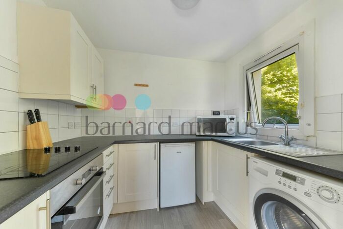 Studio To Rent In Pennington Manor, Vicarage Road, Southborough, Tunbridge Wells, TN4