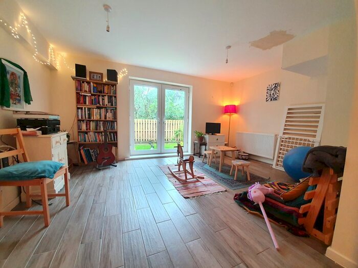 4 Bedroom Semi-Detached House To Rent In Daniel Hill Mews, Sheffield, S6