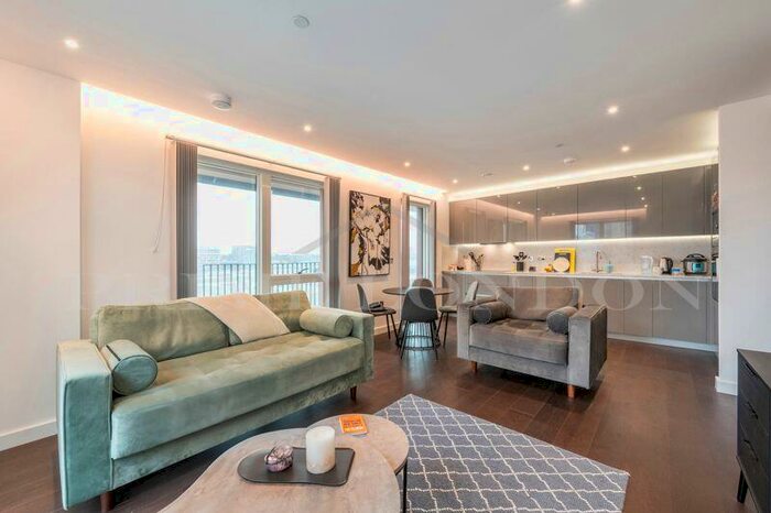 2 Bedroom Apartment To Rent In Montrose Building, Lexington Gardens, London, SW11