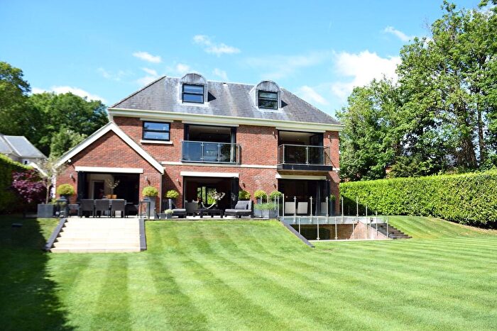 5 Bedroom Detached House For Sale In Broadwater Close, Burwood Park, KT12