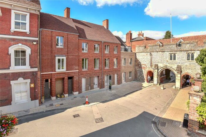 2 Bedroom Terraced House To Rent In Kingsgate Street, Winchester, Hampshire, SO23