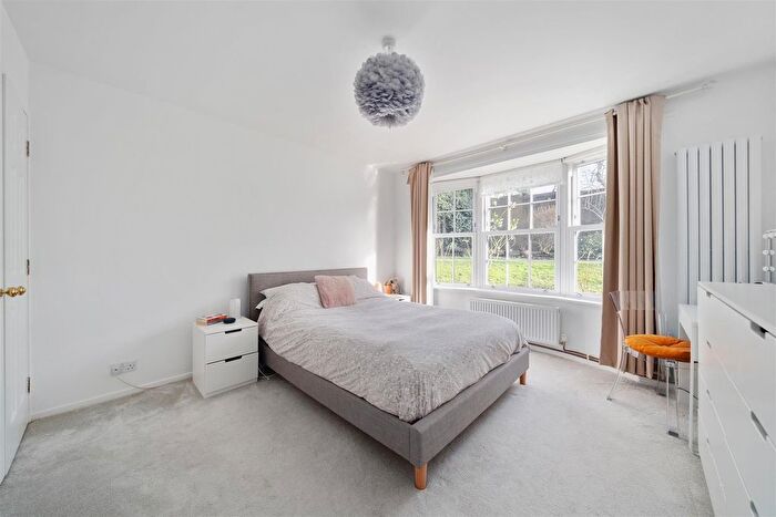1 Bedroom Flat For Sale In Cottenham Park Road, London, SW20