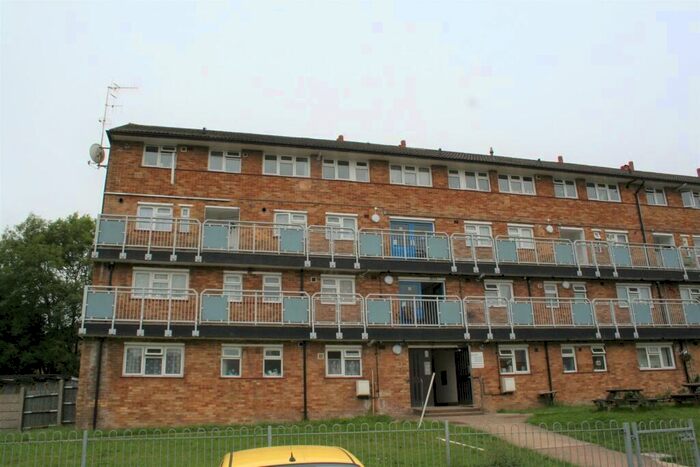 1 Bedroom Flat To Rent In Graham House, Timperley Gardens, Redhill, RH1